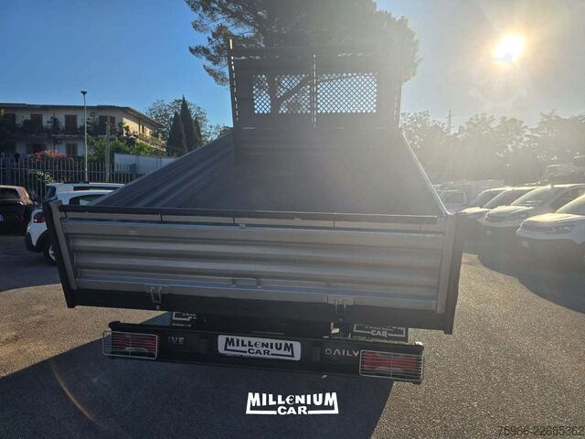 Kiepwagen bestelauto Iveco DAILY 35-12 RIBALTABILE TRILATERALE 2017