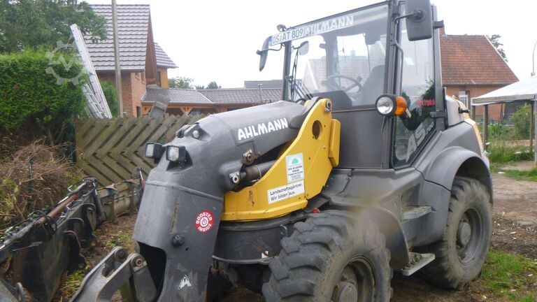 Schwenklader MECALAC Ahlmann AS 700