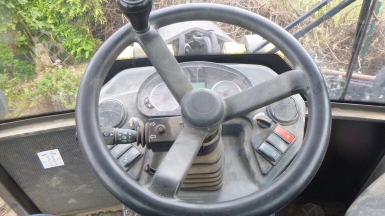 Schwenklader MECALAC Ahlmann AS 700