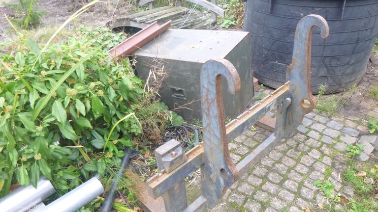Schwenklader MECALAC Ahlmann AS 700
