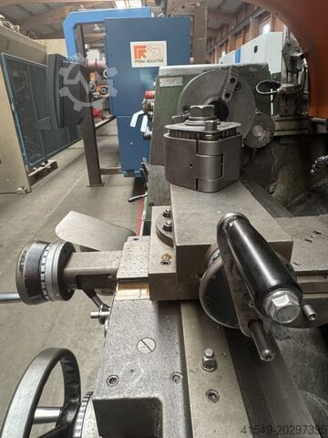 Torno central e torno de fuso de alimentação COLCHESTER Mastiff 1400