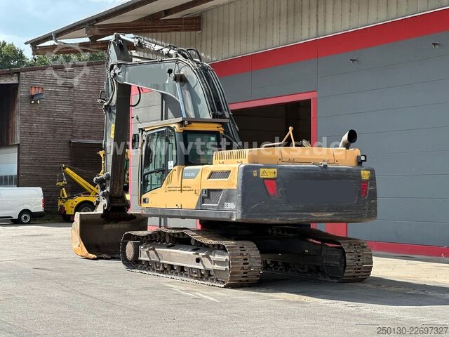 Escavadora de rastos VOLVO EC300DN Kettenbagger mit Tieflöffel