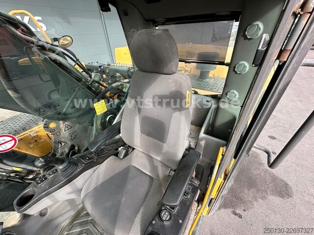 Escavadora de rastos VOLVO EC300DN Kettenbagger mit Tieflöffel