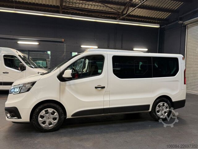 Minibús RENAULT Trafic Kombi L1H1 Life Style 8 Sitze AC LED PDC