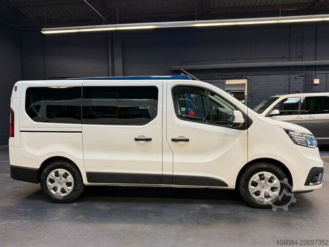 Minibús RENAULT Trafic Kombi L1H1 Life Style 8 Sitze AC LED PDC