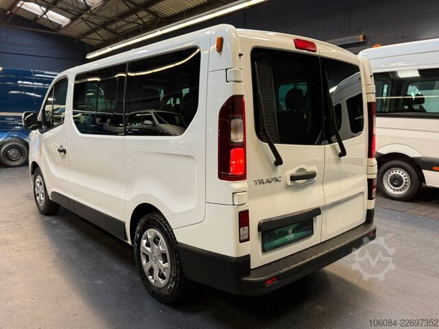 Minibús RENAULT Trafic Kombi L1H1 Life Style 8 Sitze AC LED PDC