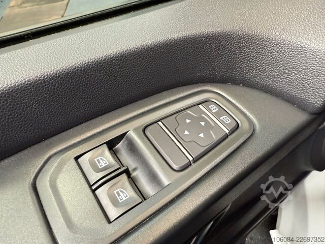 Minibús RENAULT Trafic Kombi L1H1 Life Style 8 Sitze AC LED PDC