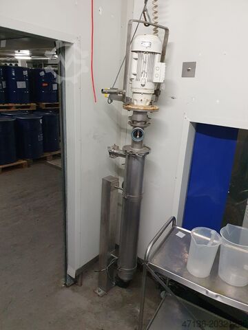 Pump for emptying the barrel