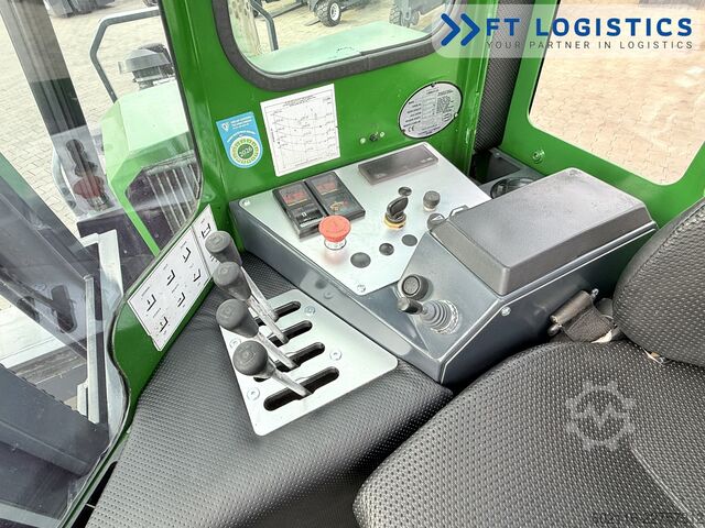 Carretilla retráctil de 4 vías Combilift C4500 GAS DUPLEX 5500 FORK POSITIONER
