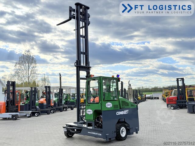 Carretilla retráctil de 4 vías Combilift C4500 GAS DUPLEX 5500 FORK POSITIONER