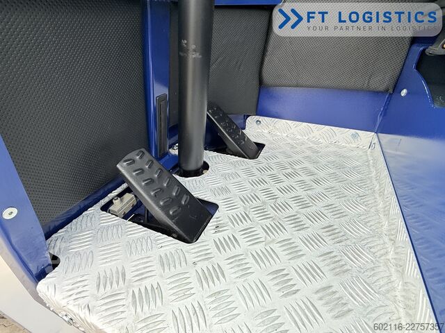 Négyirányú targoncát Combilift C4000 GAS TRIPLEX 5550 POSITIONER CABIN