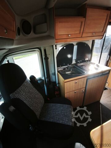 Półzintegrowany kamper KNAUS Sun Traveler Ti 600 l