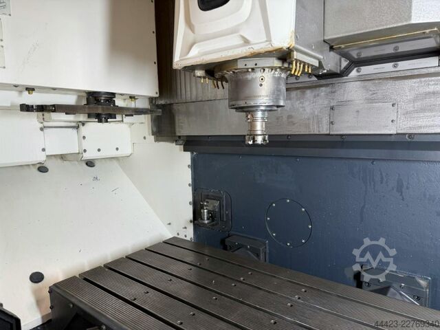 Centro di lavoro a 3 assi DMG MORI DMC 850 V