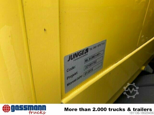 Vrachtwagen met bakwagen Junge Möbelkofferaufbau, 36 cbm