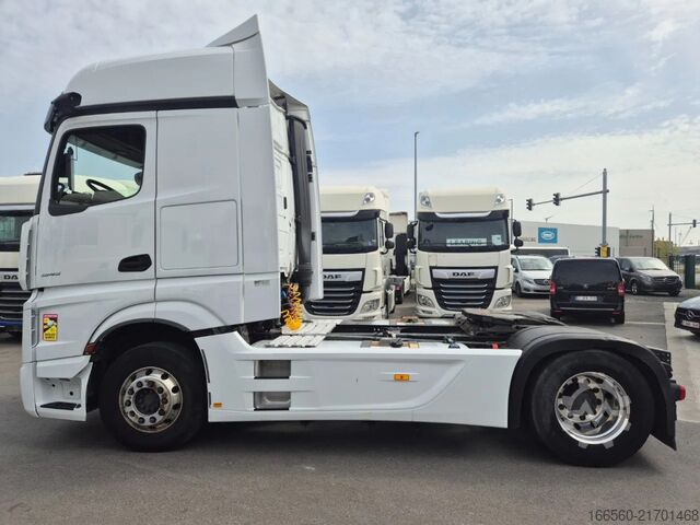 Standard-Traktor Mercedes-Benz Actros 1845