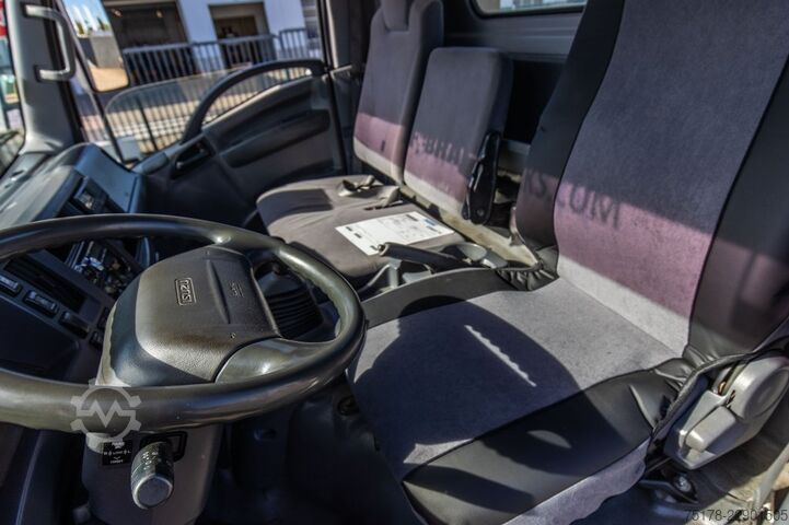  ISUZU NPR 75