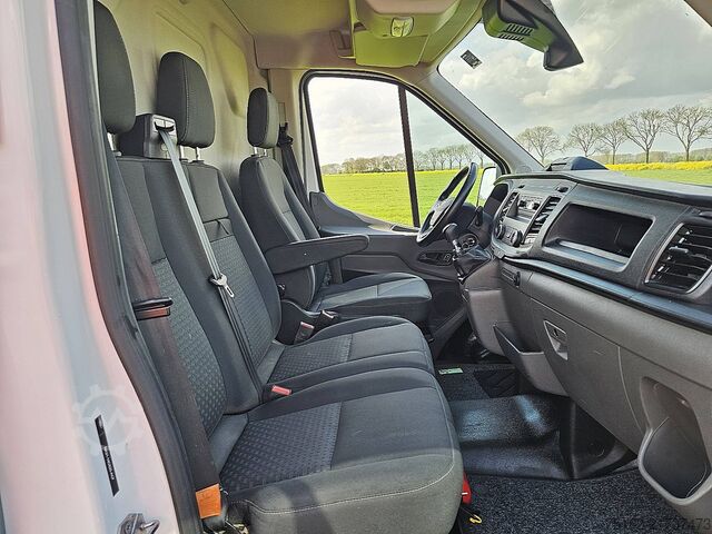 Camioneta familiar de techo alto FORD TRANSIT 2.0 L2H2 Euro6 Trekhaak!