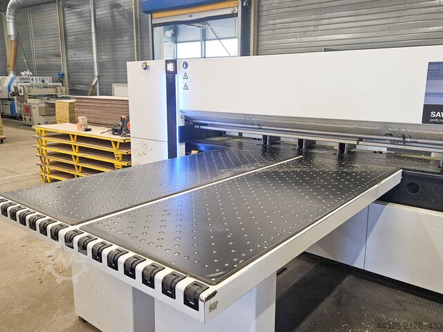 Serra de painel - alimentação pela frente HOMAG SAWTEQ B-400