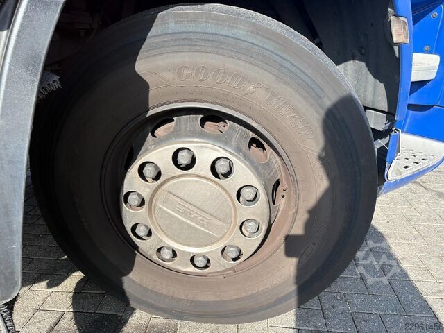 Kuffert DAF CF 230 + DHOLLANDIA LOADLIFT + 19 TON + BOX 7,4...