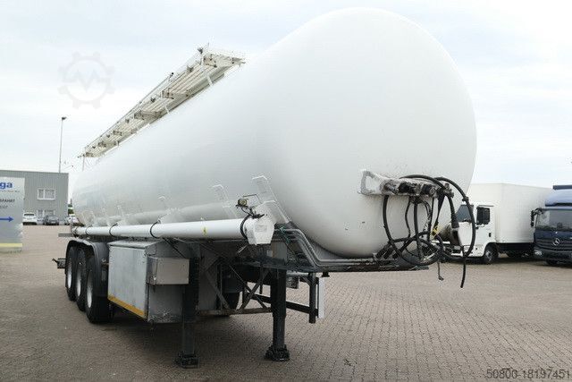 Ημιρυμουλκούμενο βυτιοφόρο KÄSSBOHRER STH 34/10-24/Tank 34.000 ltr./Unterbefüll./Pumpe