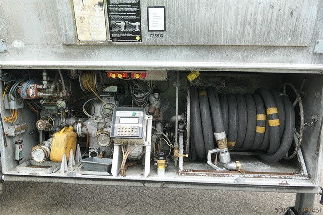 Ημιρυμουλκούμενο βυτιοφόρο KÄSSBOHRER STH 34/10-24/Tank 34.000 ltr./Unterbefüll./Pumpe