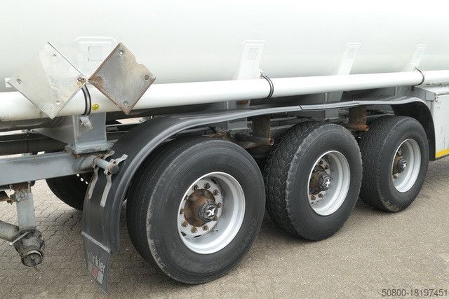 Ημιρυμουλκούμενο βυτιοφόρο KÄSSBOHRER STH 34/10-24/Tank 34.000 ltr./Unterbefüll./Pumpe