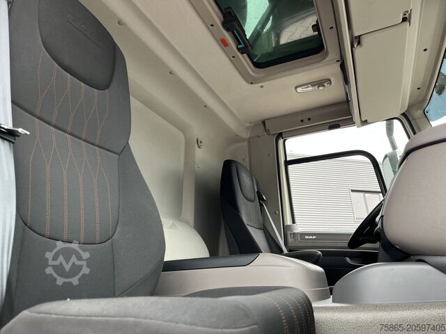 Gekoeld/bevroren transport DAF CF 260 FA / Carrier Koeler - 30 gr / Chereau Fr...