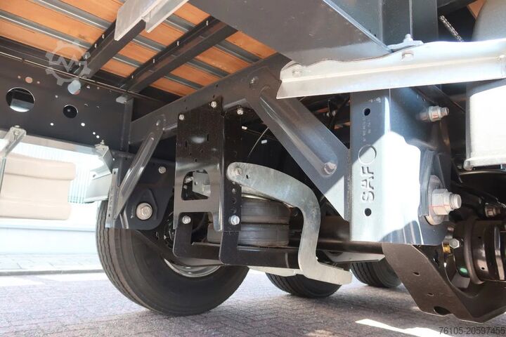 Koffer Wielton 3 Asser. Gesloten met Dhollandia klep 2500 kg L...