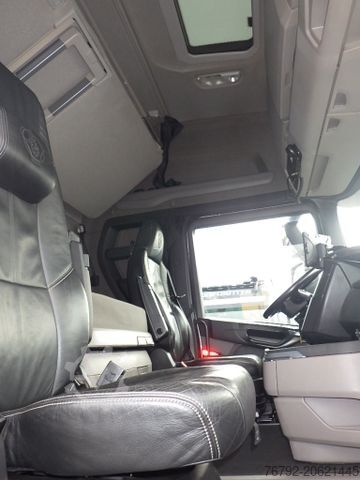 Standard dragbil SCANIA R 450 A Highline/Ret./Hydr./Safety/Leder/Spoiler