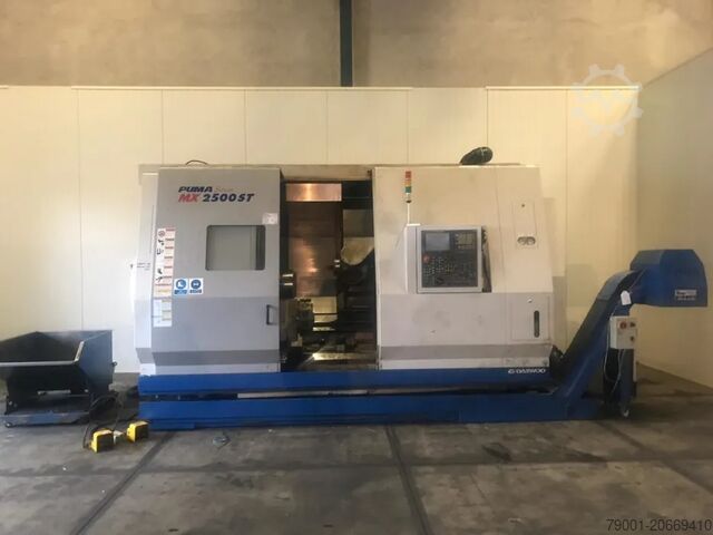 Centro de torneamento e fresamento CNC DAEWOO PUMA MX 2500 ST