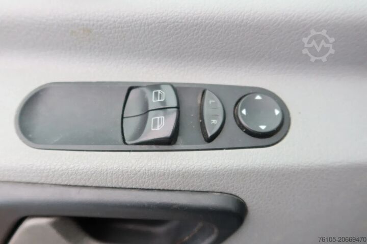 BE-SZM Mercedes-Benz 519 CDI V6 Motor 519 CDI V6 Motor + B.E Trailer