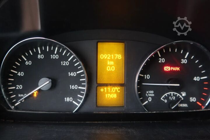 BE-SZM Mercedes-Benz 519 CDI V6 Motor 519 CDI V6 Motor + B.E Trailer