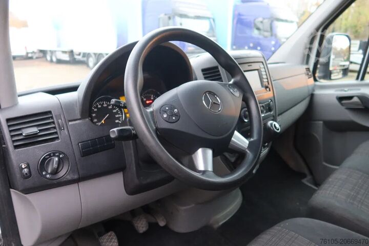 BE-SZM Mercedes-Benz 519 CDI V6 Motor 519 CDI V6 Motor + B.E Trailer