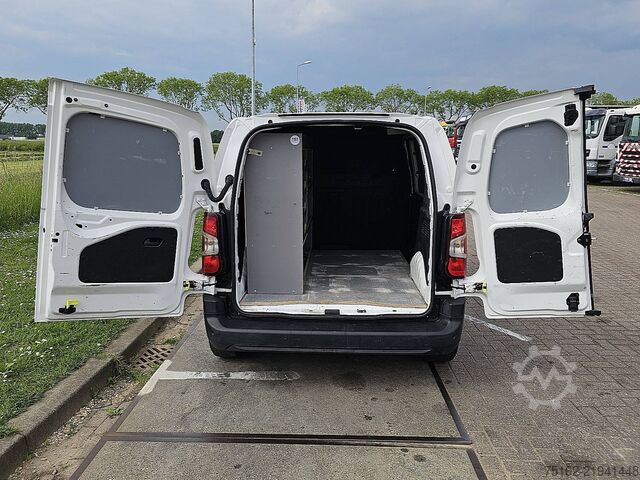 Bakwagen OPEL COMBO 1.5 L1 Automaat Navi NAP