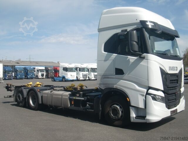 Ladbil med udskifteligt lad Iveco S-Way AS 260 S 49 Y/FS BDF 7,82 2x AHK