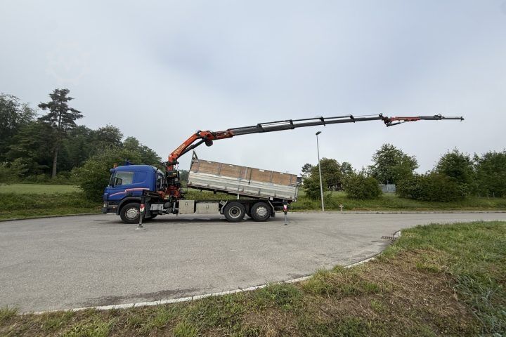 Grúa montada en camión Scania P124GB 6x2*4 PK 27000D / Swiss-Vehicle