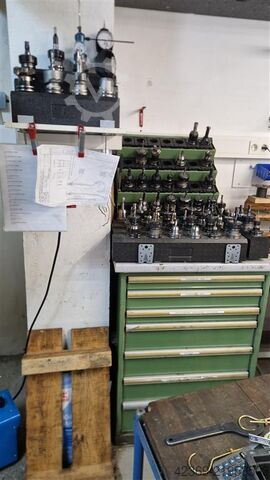 Bearbetningscentrum - vertikalt MORI SEIKI MV 40B mit kompl. Werkstatt/with l shop