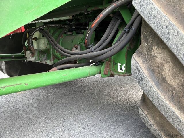  John Deere T560i
