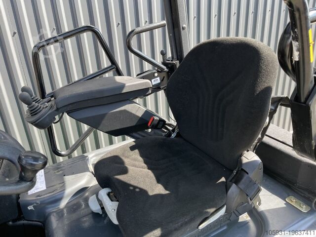 Elektrisk trehjulsgaffeltruck Linde E16H-02