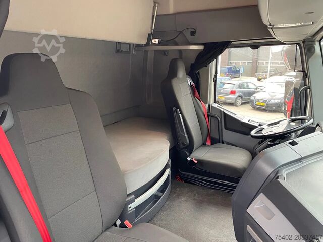 Standard tractor Renault T460 / Retarder / Stand Airco / 2x Tank