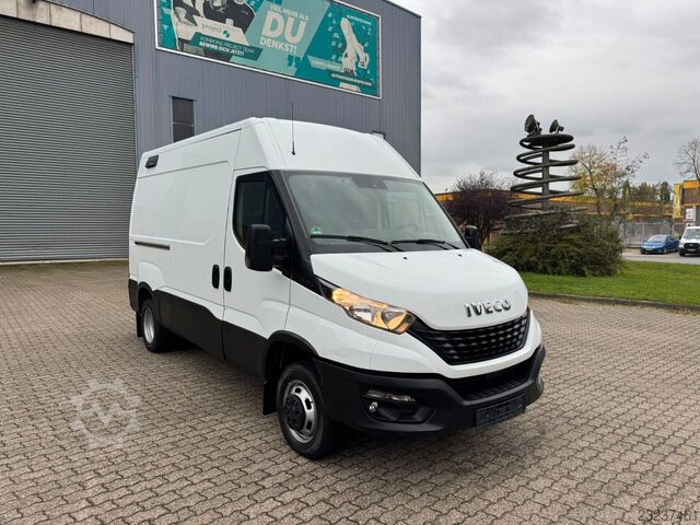 Dubă cu acoperiș înalt IVECO Daily 50C18 Kastenwagen *Navi*Ahk**