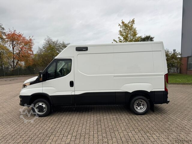 Dubă cu acoperiș înalt IVECO Daily 50C18 Kastenwagen *Navi*Ahk**