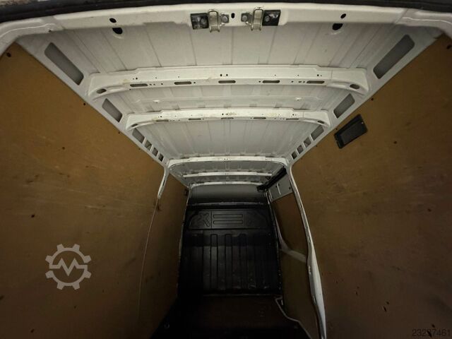 Dubă cu acoperiș înalt IVECO Daily 50C18 Kastenwagen *Navi*Ahk**