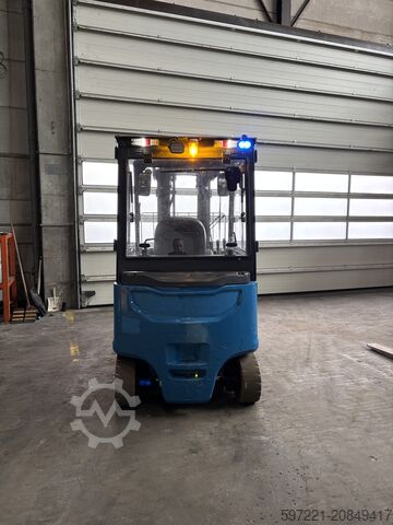 Electric - 4 wheels Doosan B25X-7