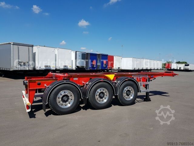 Swap body semitrailer KÄSSBOHRER SHF-T Tank Container Chassis Starr 20 '' light
