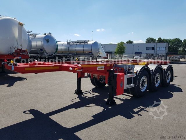 Swap body semitrailer KÄSSBOHRER SHF-T Tank Container Chassis Starr 20 '' light