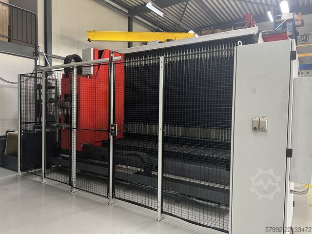 Universal-Bearbeitungszentrum Matec 30HV