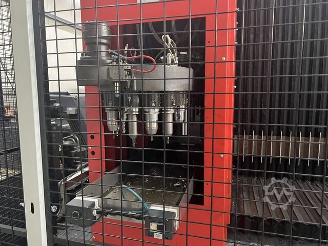 Universal-Bearbeitungszentrum Matec 30HV