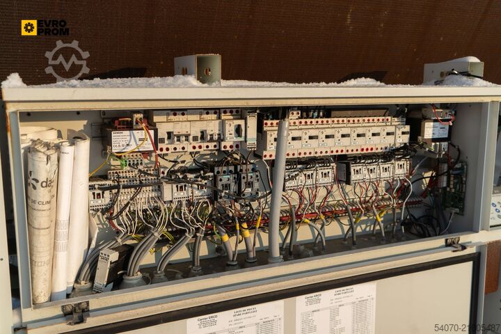 Hűtő/hőszivattyú Used Aircooled chiller CARRIER 30RQ0522 0157 PEE 465 kW/560 kW