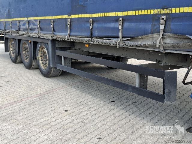 Nyitott ponyvás félpótkocsi Schmitz Cargobull Curtainsider Mega